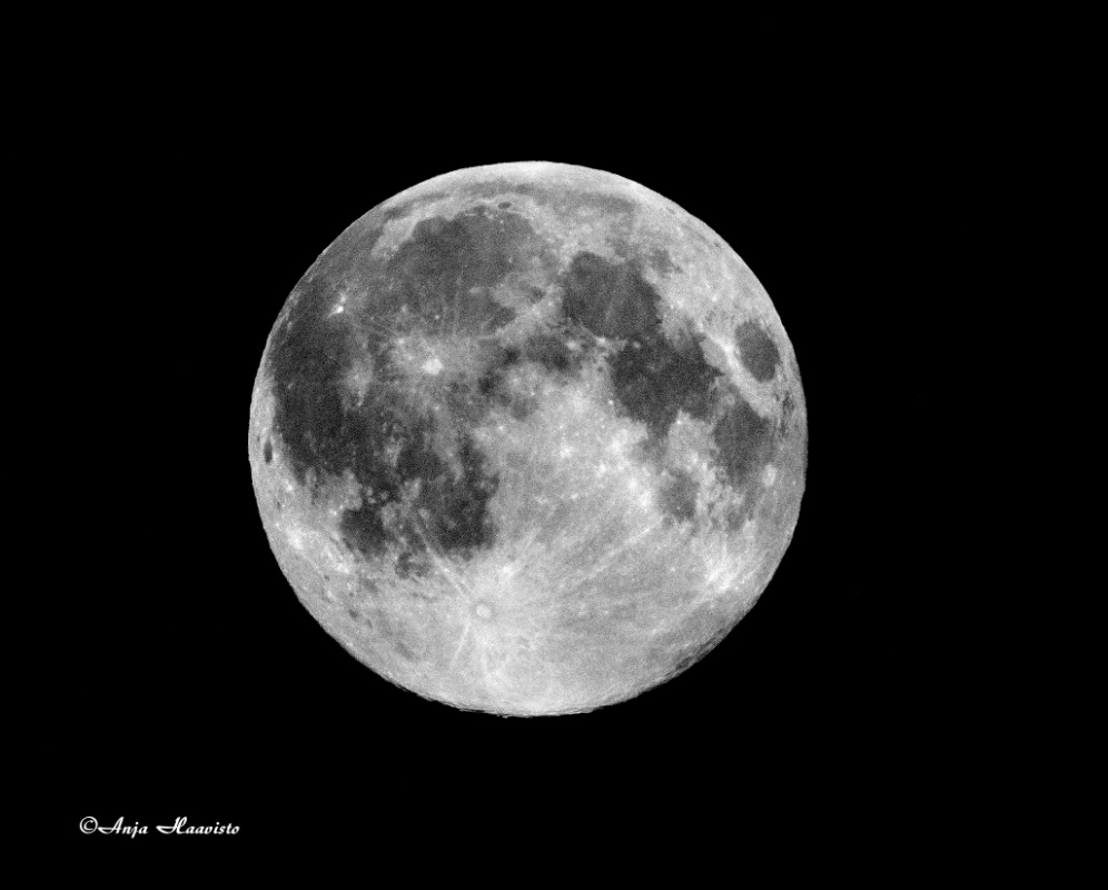 Supermoon.